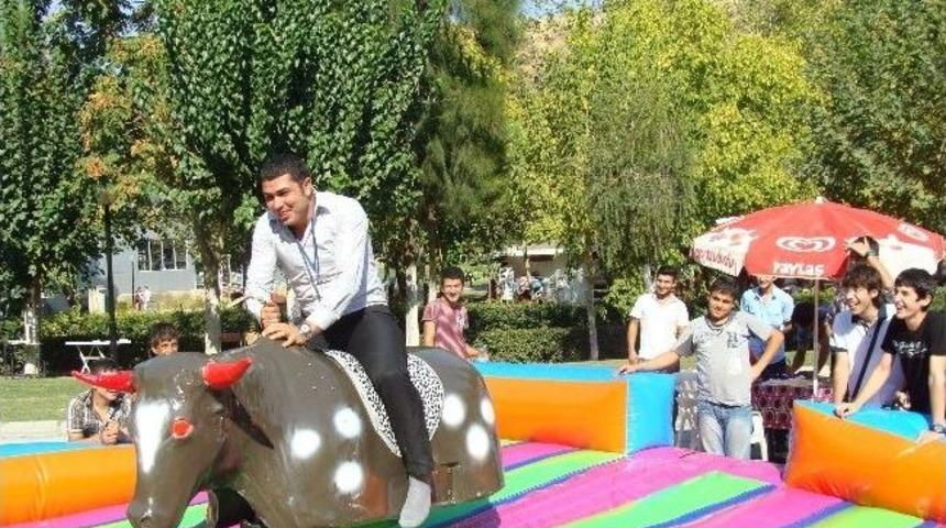 Karizma Akademi Derneği, Ad&uuml;&rsquo;l&uuml; &Ouml;ğrencileri Buluşturdu