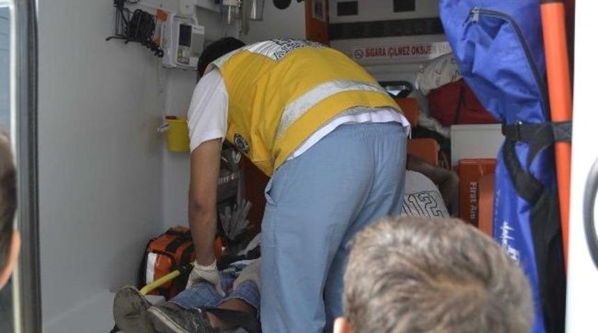 Motosiklet Otomobile &Ccedil;arptı: 1 Yaralı