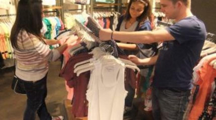 Esnafın Y&uuml;z&uuml;n&uuml; &Ouml;ğrenci G&uuml;ld&uuml;rd&uuml;