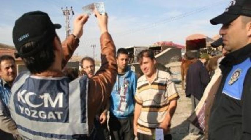 Polis Kurban Pazarında Vatandaşları Sahte Paraya Karşı Uyardı