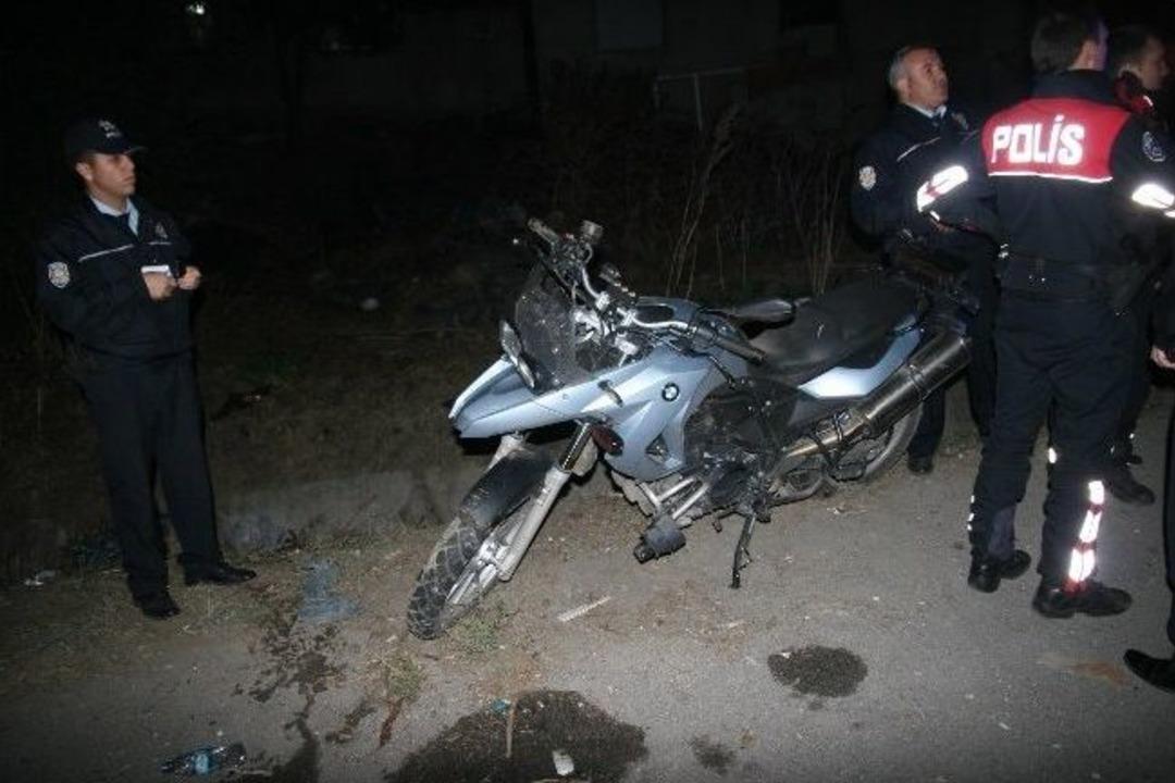 Polisler Su Kanalına D&uuml;şt&uuml;: 2 Yaralı