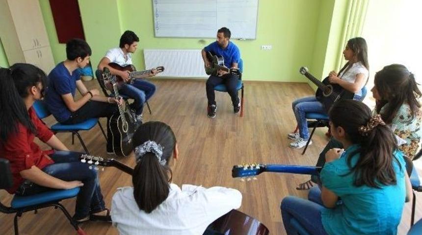 Van Belediyesi K&uuml;lt&uuml;r Sanat Merkezi Kayıtları S&uuml;r&uuml;yor