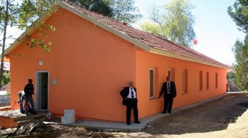 Hayırseverler Sağlık Ocağını Onardı