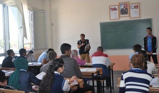 Van&rsquo;da &lsquo;gen&ccedil; Kalemler &Ouml;yk&uuml; Yarışması&rsquo;nın Tanıtımı Yapıldı 1