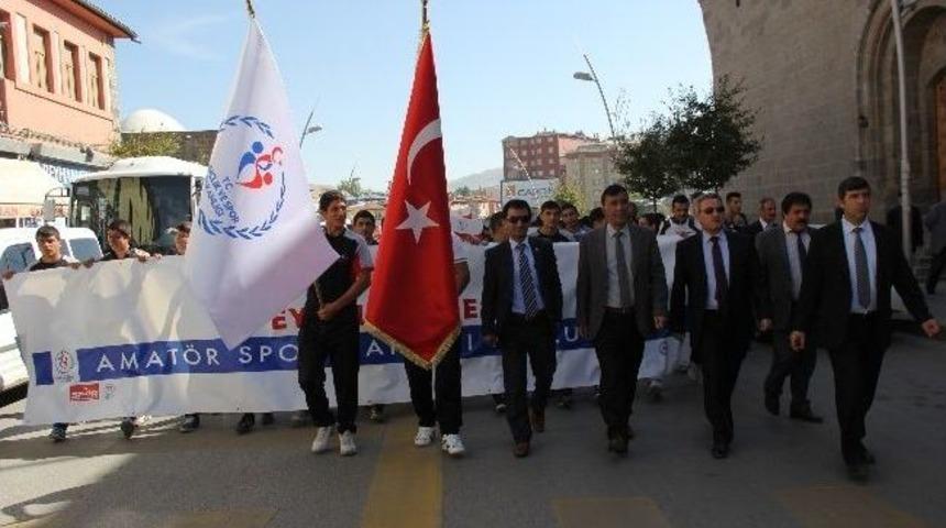 Erzurum&rsquo;da Amat&ouml;r Spor Haftası Kortej Y&uuml;r&uuml;y&uuml;ş&uuml; İle Start Aldı