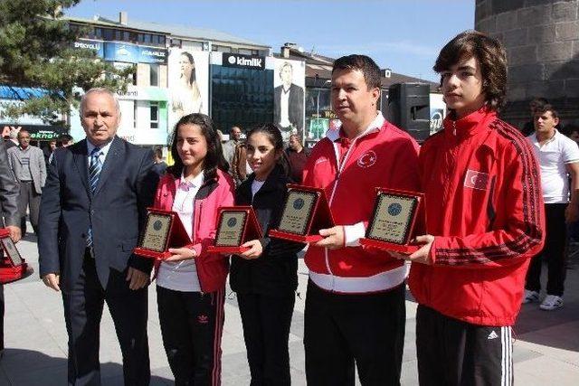 Erzurum’da Amatör Spor Haftası Kortej Yürüyüşü İle Start Aldı 1