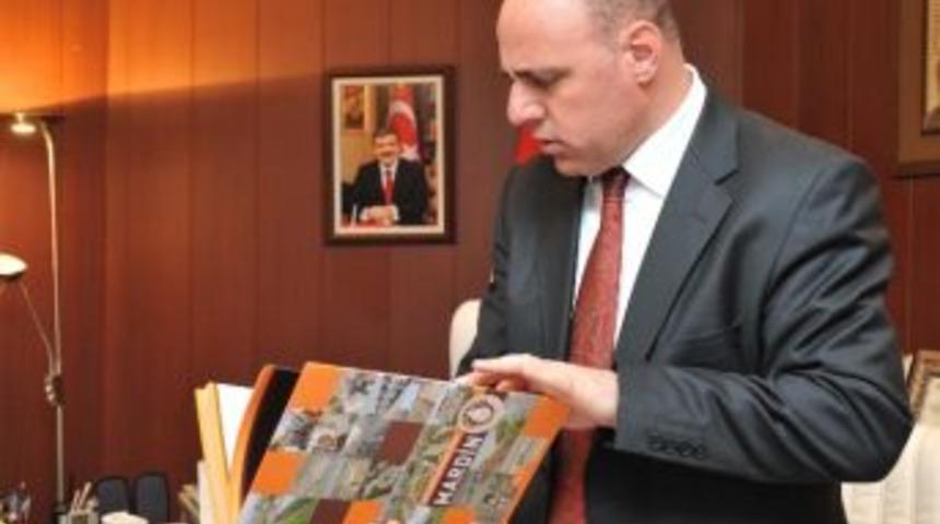 Mardin Belediyesi, B&uuml;y&uuml;kşehir Araştırmasını Kitaplaştırdı