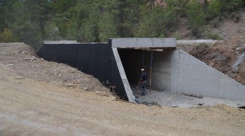 &Ouml;zel İdarenin Yol &Ccedil;alışmaları S&uuml;r&uuml;yor
