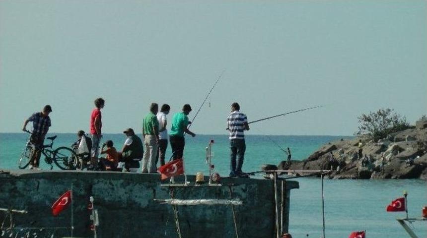 Ak&ccedil;akoca'da Olta Avcıları Stres Atıyor