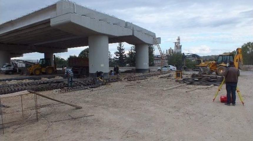 S&uuml;r&uuml;c&uuml;ler, K&ouml;pr&uuml;l&uuml; Kavşakta &Ccedil;alışmalardan Memnun