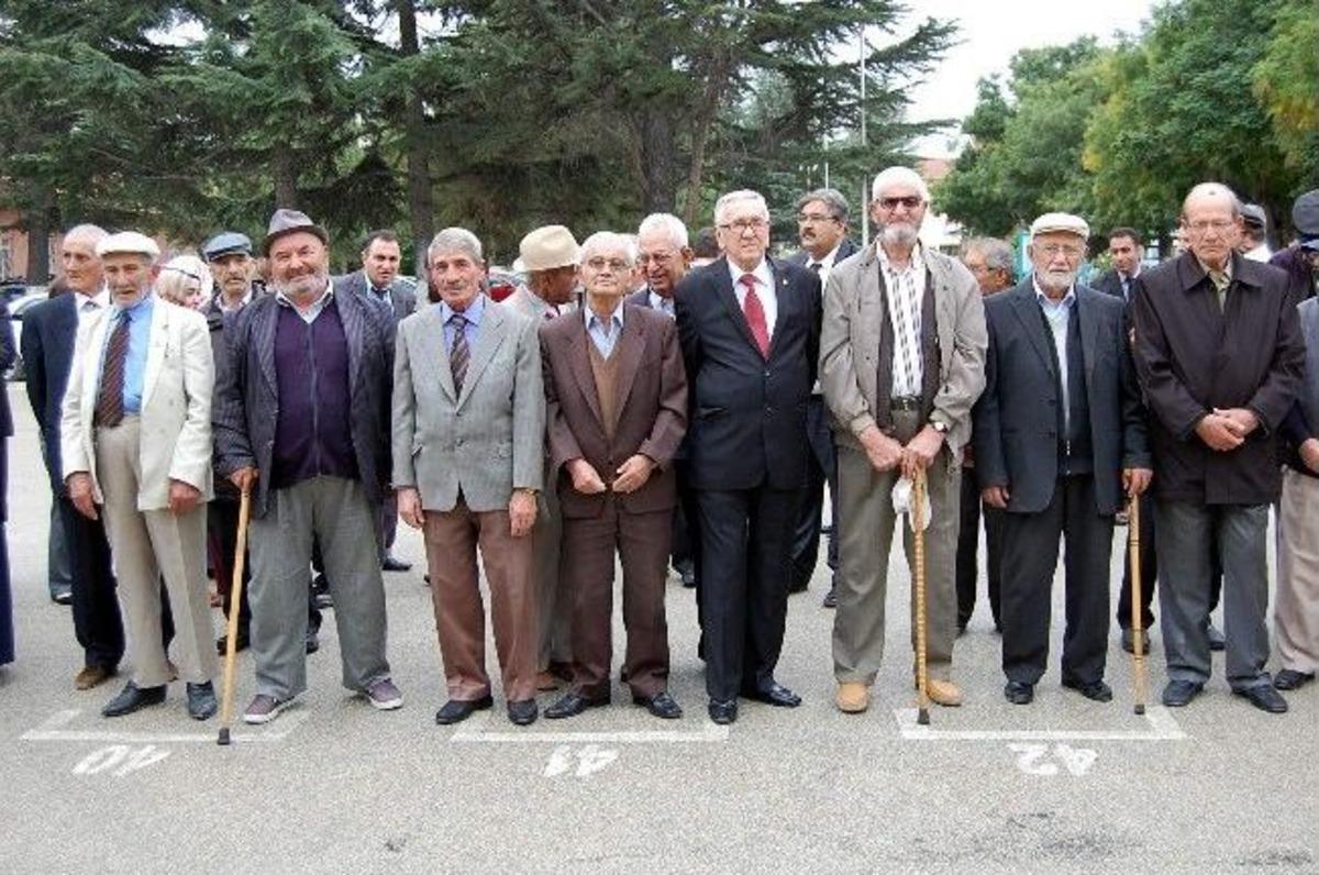 D&uuml;nya Yaşlılar G&uuml;n&uuml;