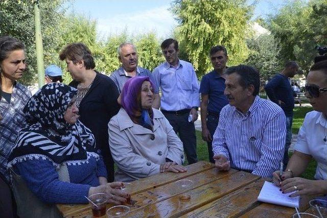 Başkan Ata&ccedil;&rsquo;ın Park Buluşmaları S&uuml;r&uuml;yor 1