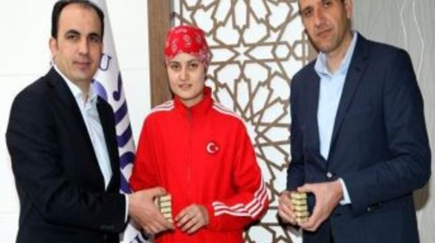 D&uuml;rdane&rsquo;den İslam Dostluk Oyunlarında Altın Madalya