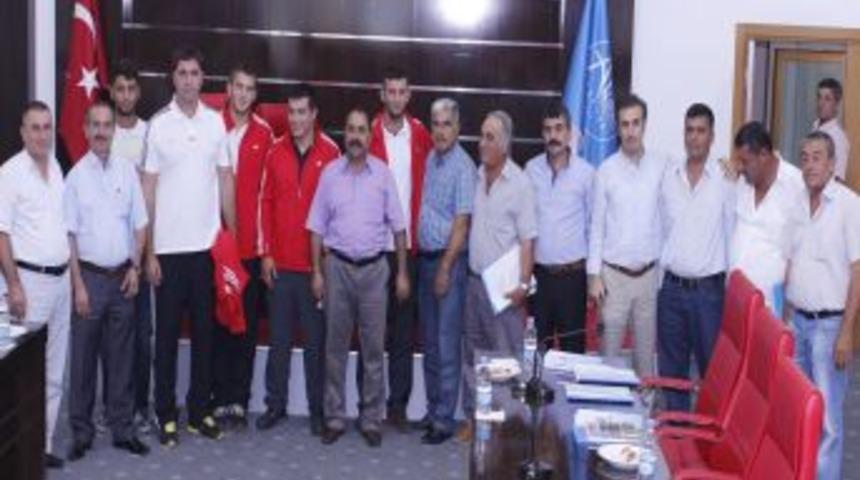 Aksu Belediye Meclisi Başarılı Sproculara Altın Hediye Edecek