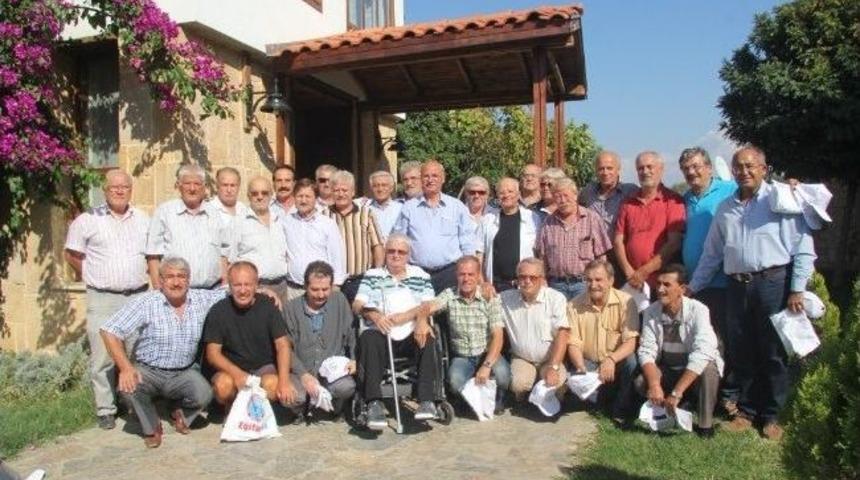 Burhaniyespor&rsquo;da Eski Futbolcular Bir Araya Geldi