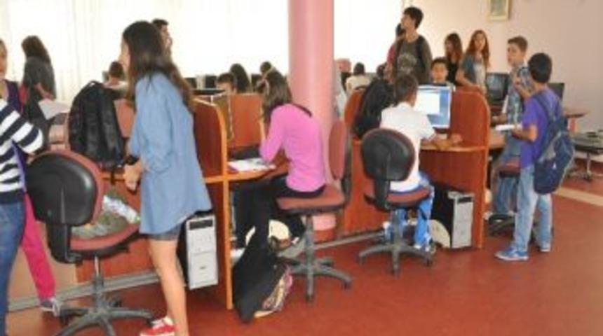 K&uuml;t&uuml;phane Bilgisayar Salonuna B&uuml;y&uuml;k İlgi