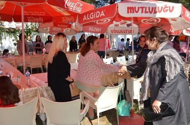 Polis Eşleri Yaza Veda Pikniğinde Bir Araya Geldi