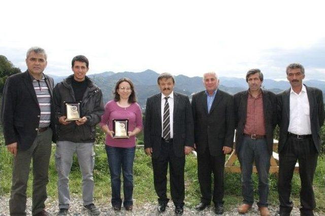 Başkandan Kolin Şirketine Teşekk&uuml;r Plaketi 1