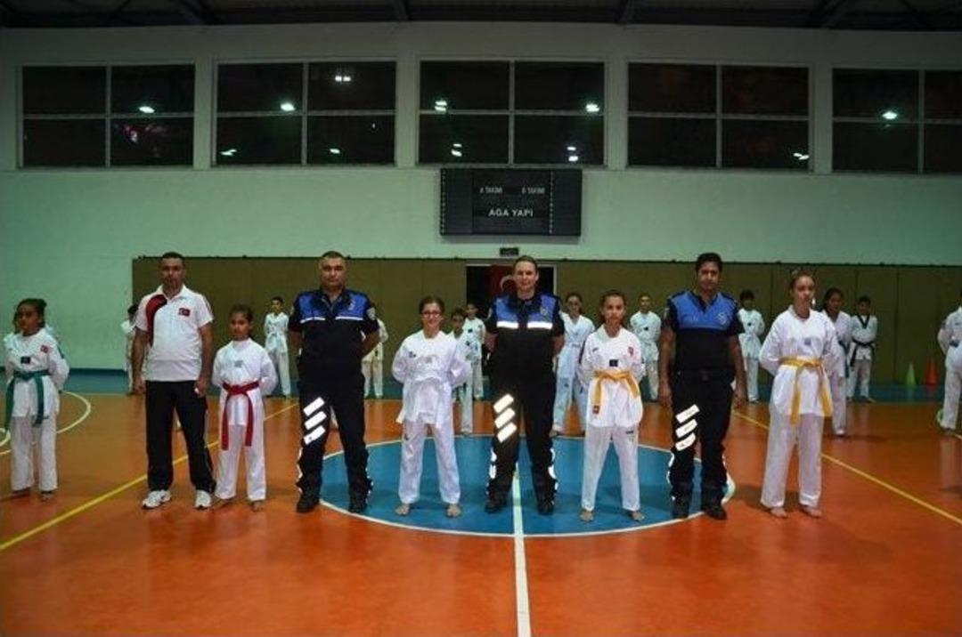 Taekwondo G&ouml;sterisi Beğeni Topladı