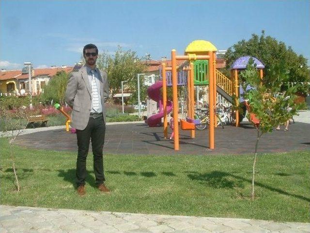 Burhaniye’de İki Yeni Park Açıldı