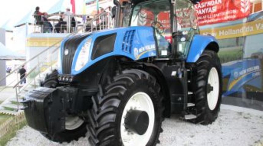 Tarlayı Kendi Kendine S&uuml;ren Yarım Milyarlık Trakt&ouml;r