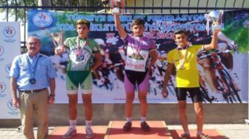 Nevşehirli Bisiklet&ccedil;i T&uuml;rkiye Şampiyonu Oldu