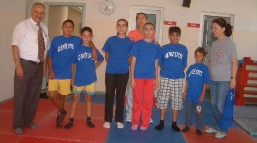 Burhaniye&rsquo;de Engelli Sporcular Sevindirildi