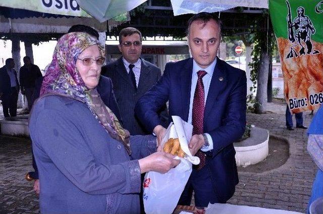 Memurlar Başörtü Yasağının Kalkmasını Lokma Dökerek Kutladı