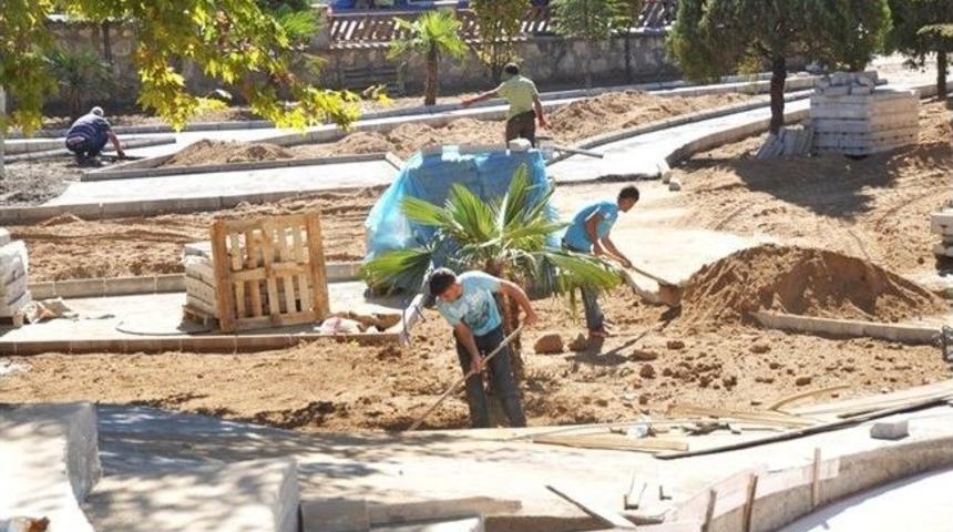 Demirci Halıkent Parkı Sil Baştan Yenileniyor