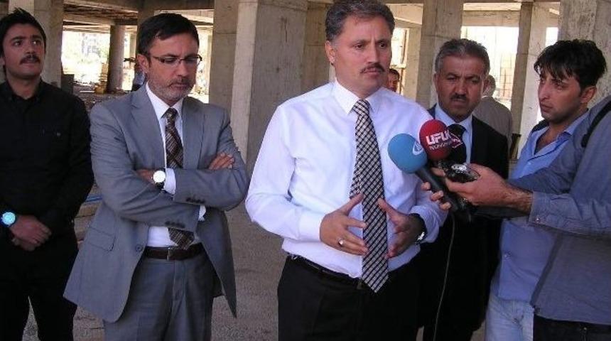 Başkan &Ccedil;akır, Belediye Otob&uuml;s&uuml;ne Binip, Basın Mensuplarına 2 Merkez Gezdirdi