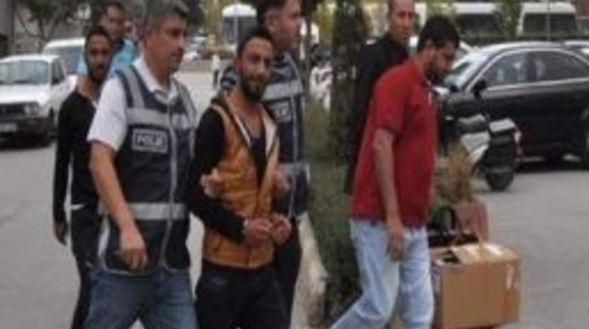 İ&ccedil;ki Sohbeti Kanlı Bitti: 1 Yaralı