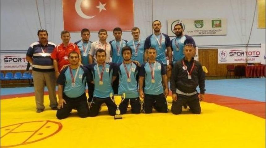 İznikspor G&uuml;reş Takımı 1. Lige Y&uuml;kseldi