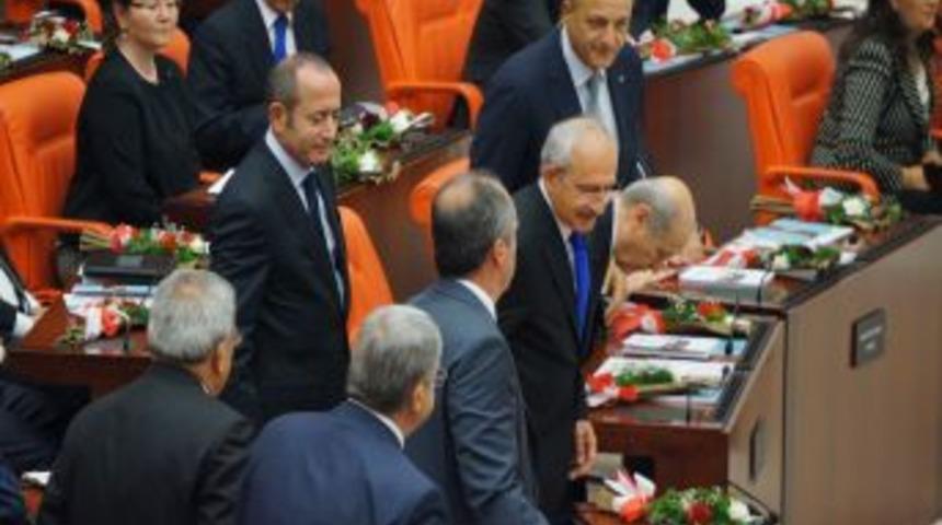 Genel Kurulda Karanfil S&uuml;rprizi