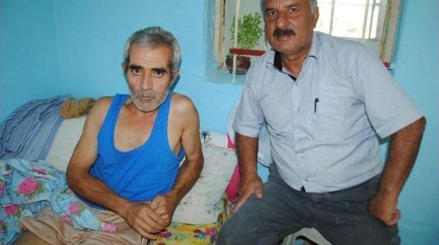 &Ccedil;arptığı kimsesiz adama evinde bakıyor