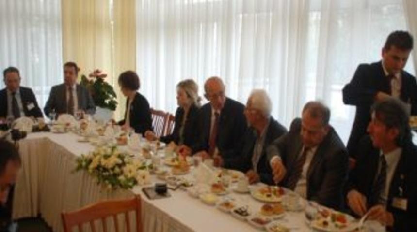 Erdemir Genel M&uuml;d&uuml;r&uuml; Orhan Gazetecilerle Buluştu