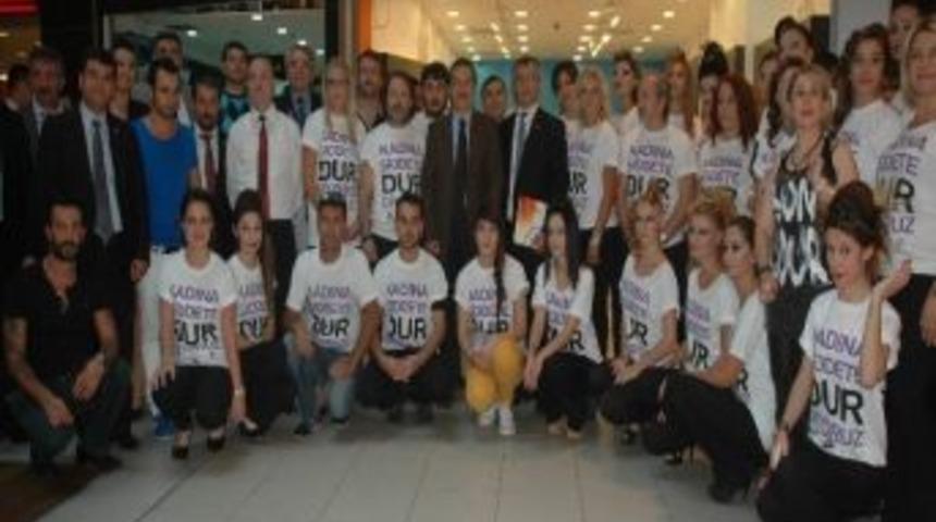 Kuaf&ouml;rler 'kadına Şiddete Hayır' Demek İ&ccedil;in Buluştu