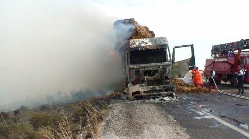 Saman Y&uuml;kl&uuml; Tır Alev Alev Yandı