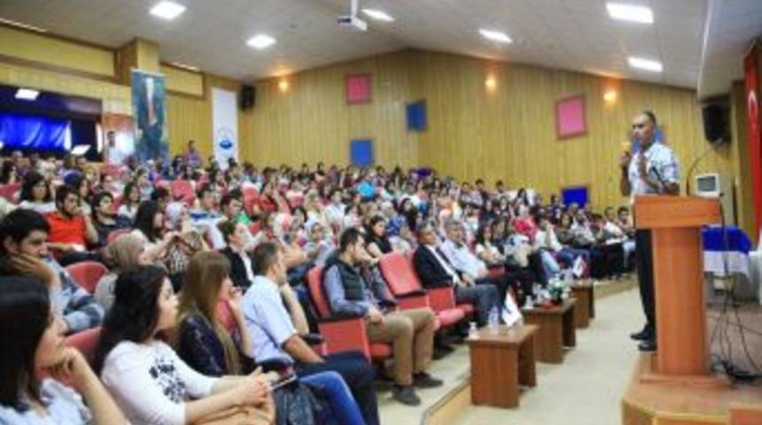 Aksaray &Uuml;niversitesi'nde &Ouml;ğrencilere Kariyer Meslekler Anlatıldı