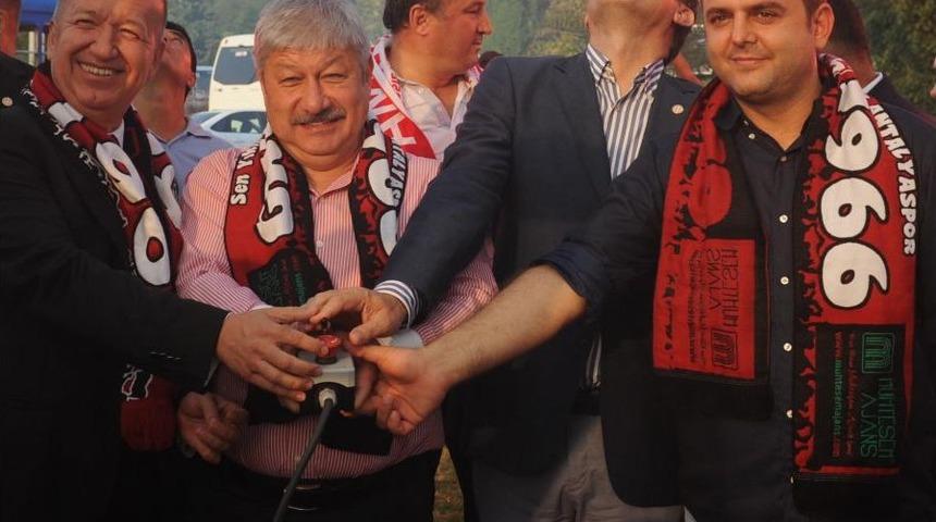 Medical Park Antalyaspor'un Bayrağı Seyir Terasında Dalgalandı