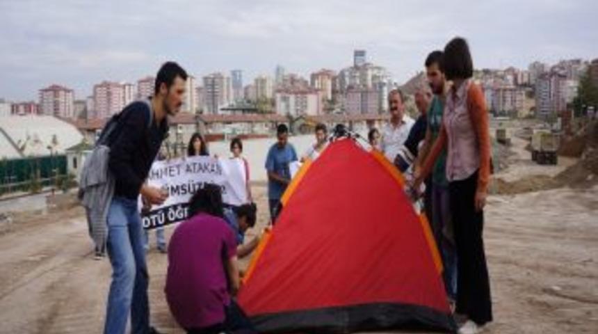ODT&Uuml;'de Yol &Ccedil;alışmasına '&ccedil;adırlı, Halaylı' Protesto