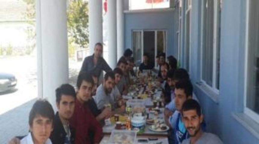 Ak Partili Gen&ccedil;ler Kahvaltıda Buluştu