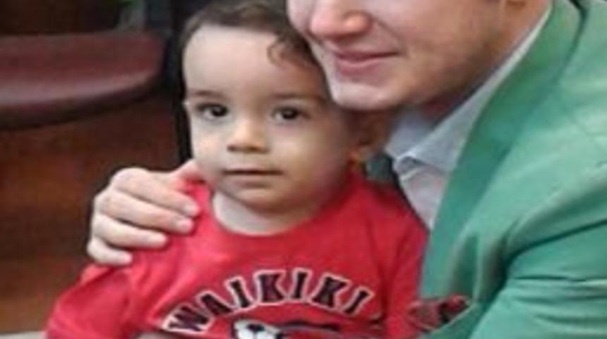 &Uuml;nl&uuml; Sanat&ccedil;ı Ceceli&rsquo;nin Minik Hayranı