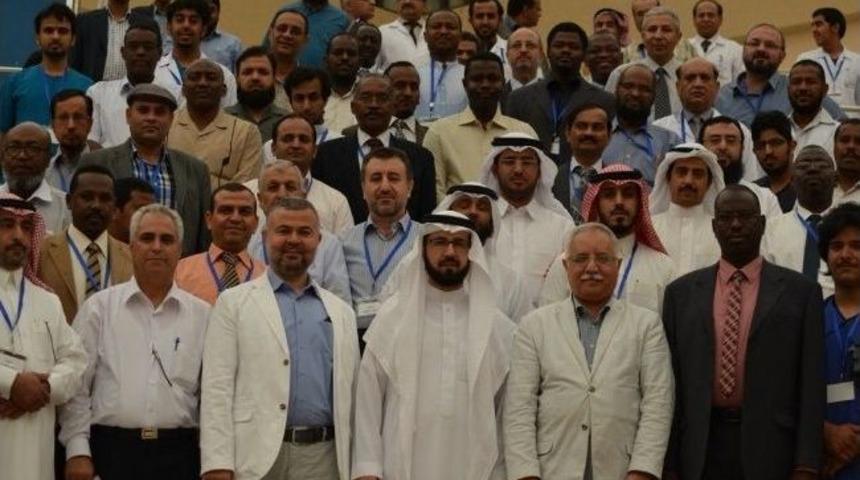 Arabistan&rsquo;da D&uuml;zenlenen Kursa Om&uuml;&rsquo;l&uuml; Akademisyenler De Katıldı