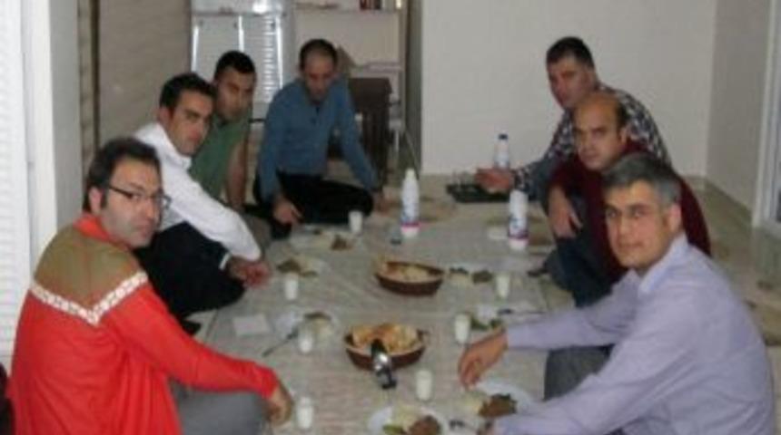 KARSSED Yeni G&ouml;reve Başlayan Doktorlara Yemek Verdi