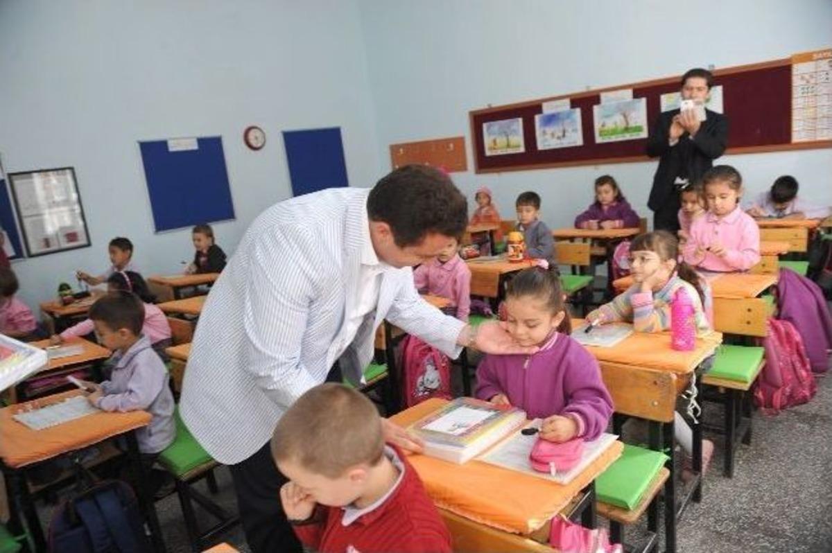 Boz&uuml;y&uuml;k Belediyesi&rsquo;nden Minik &Ouml;ğrencilere 23 Bin &Uuml;cretsiz Eğitim Seti