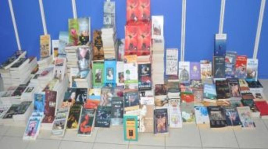 Bafra&rsquo;da 560 Adet Bandrols&uuml;z Kitap Ele Ge&ccedil;irildi