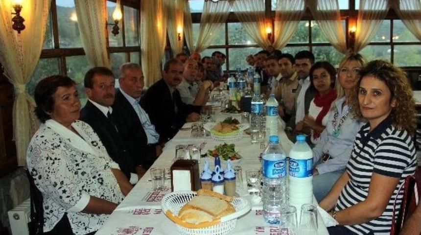 Emekli Ptt Memurlarına Veda Yemeği