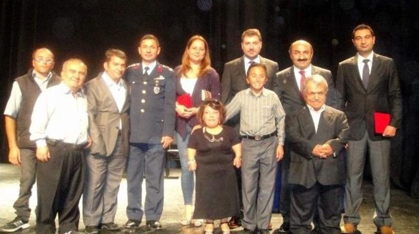 Bedensel Engellilerden Tiyatro G&ouml;sterisi