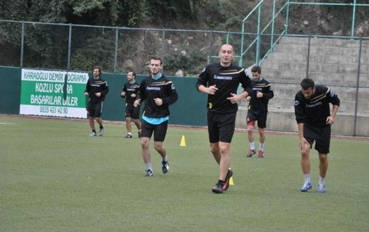Kozlu Belediyespor Hazırlıklarını S&uuml;rd&uuml;r&uuml;yor