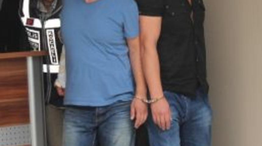 Kıraathaneden Kovulunca İşyeri Sahibini Bı&ccedil;akladı